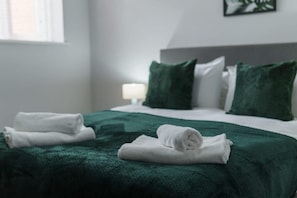2 bedrooms, iron/ironing board, Internet, bed sheets