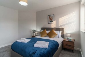 2 bedrooms, iron/ironing board, Internet, bed sheets