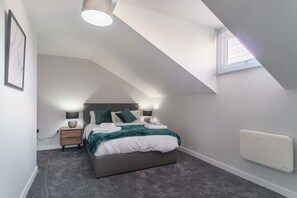 2 habitaciones, tabla de planchar con plancha, internet y ropa de cama