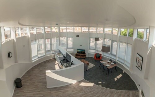 Spacious 2-BR Apartment in the Heart of Liverpool