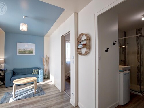 Charmant appartement au-dessus d'un salon de thé avec patio et décoration contemporaine