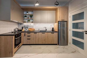 Luxury Apartment, 3 Bedrooms | Private kitchen