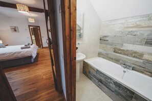 Cottage, 2 Bedrooms (The Stables) | Bathroom