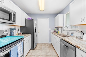 Mikrowelle, Ofen, Herdplatte, Geschirrspüler