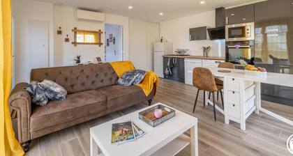 Charming 40m² Cottage in Fay-les-Étangs: Tranquil Getaway, Modern Amenities, Near Nature & Paris