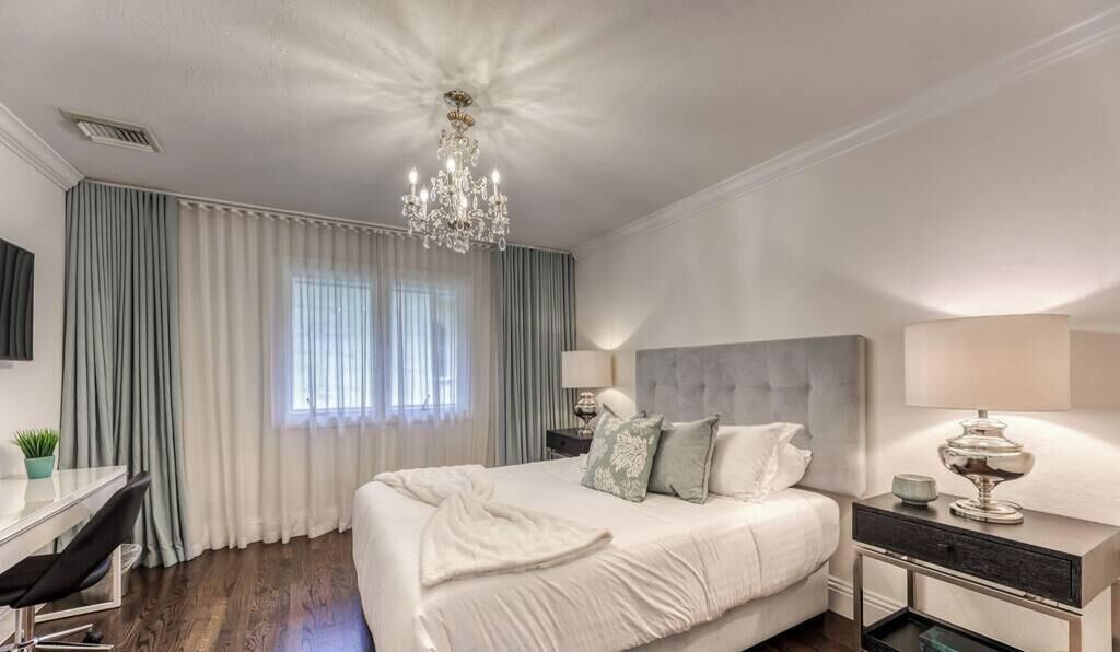 4 bedrooms, desk, iron/ironing board, free WiFi