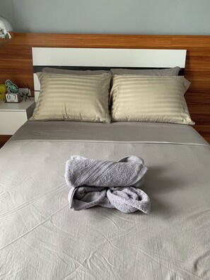 1 bedroom, WiFi, bed sheets - Modern & Cozy Minimalist Space with Balcony (Cebu City, Cebu Island, Philippines)