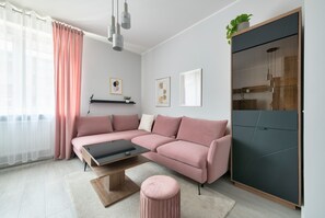 Deluxe Apartment, 1 Bedroom, Ensuite, City View | 1 bedroom, individually decorated, individually furnished, desk
