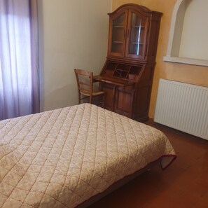 5 Schlafzimmer, Schreibtisch, Bügeleisen/Bügelbrett, kostenloses WLAN