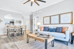 Smart TV - Create Magic, steps away from Pool & Waterpark. 2 miles to Disney (Kissimmee)