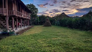 Dormitório compartilhado tradicional, em dormitório misto | Terraço/pátio