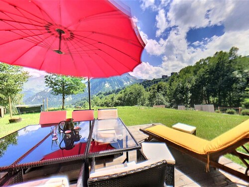 Chalet confortable 8-10 pers. près des pistes, terrasse, parking privé