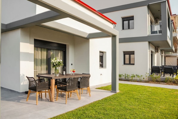 Executive Apartment | Terrace/patio