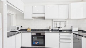 Køleskab, mikrobølgeovn, ovn, opvaskemaskine