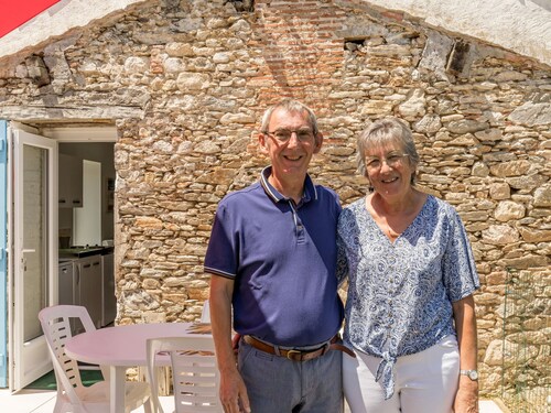 Renovated Cottage Near Marshes, 12 km from Beach, Private Terrace, Garden, WiFi, Baby-Friendly