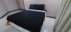 3 bedrooms, iron/ironing board, travel crib, free WiFi - Sami BnB Apt 4 - Makongo after Mlimani City (Dar es Salaam)