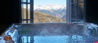 Luxury Chalet 4* · All comfort · Jacuzzi & Sauna · 5 Bedrooms