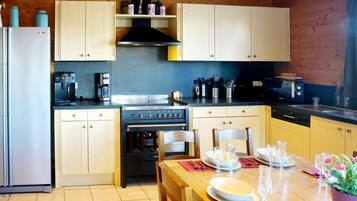 雪櫃、微波爐、洗碗機