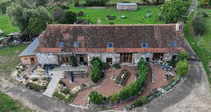 Rustikales Haus mit Gemeinschaftspool und Haustieren erlaubt, 15 Pers