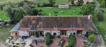 Rustic cottage with shared pool and pets allowed, sleeps 15