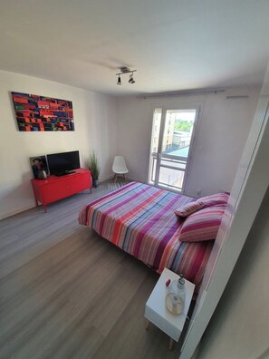 1 chambre, fer et planche à repasser, Wi-Fi gratuit, draps fournis