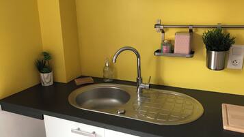 Fridge, microwave, stovetop, coffee/tea maker