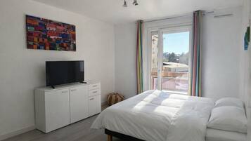1 bedroom, iron/ironing board, WiFi, bed sheets