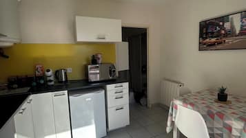 Fridge, microwave, stovetop, coffee/tea maker
