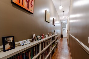 Interior - Enduring Grace, by Veeve (Paris)