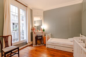 4 chambres, bureau, Wi-Fi, draps fournis