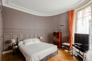 4 عدّة غرف نوم ومكتب وواي فاي وملاءات أسرّة