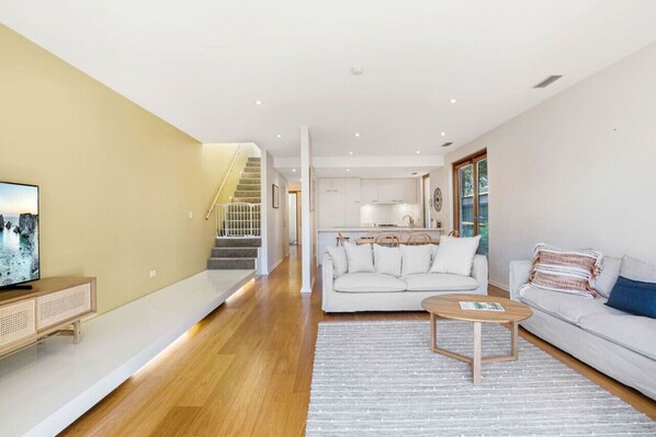 Smart TV - Goodie Goodwood Family Home (Goodwood)