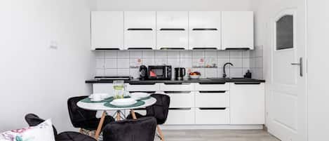 Fridge, microwave, stovetop, coffee/tea maker