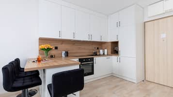 Kühlschrank, Ofen, Herdplatte, Geschirrspüler