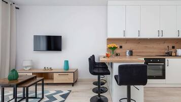 Kylskåp, ugn, spishäll och diskmaskin