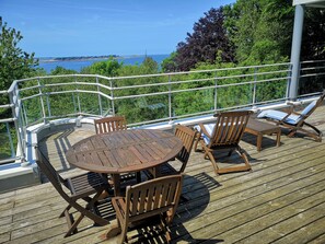 Outdoor dining - Maison Moderne en Bois vue mer (Carantec)