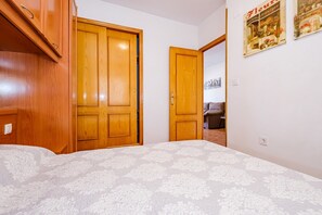 2 dormitorios, tabla de planchar con plancha, wifi gratis y ropa de cama