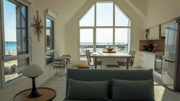 Televisie, boeken en een stereo