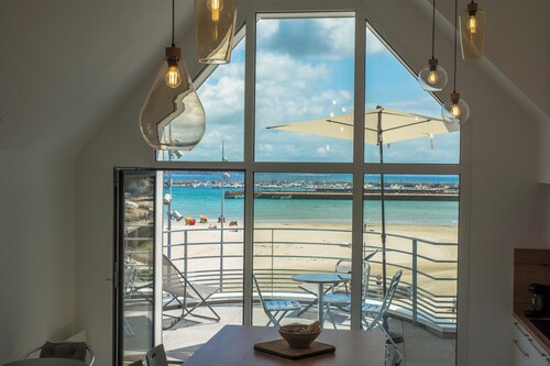 Unique view of Morgat beach, private parking