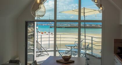 Vue unique sur la plage de Morgat, parking privé, wifi