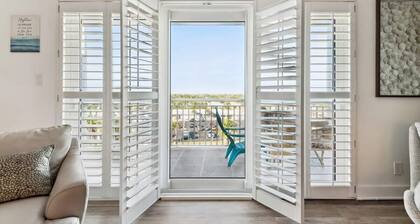 Beachside Bliss: 2-Bedroom Apartment Near the Ocean
