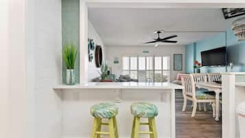 Smart TV, table tennis, stereo