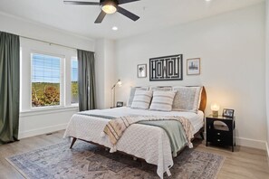 4 Schlafzimmer, Bügeleisen/Bügelbrett, Reisekinderbett, kostenloses WLAN