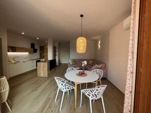 Interior - Favola Bella -  The Loft (Sportsman-ceola)