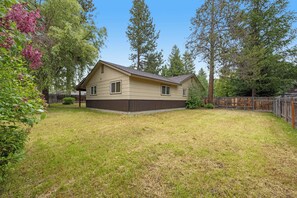 Exterior - Baycolt McCall - Pet friendly - Near downtown and golf course - Game room - Fenced yard (McCall)