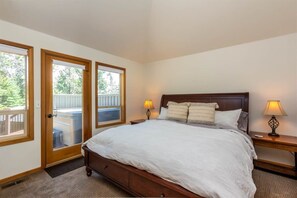 3 bedrooms, desk, iron/ironing board, travel crib