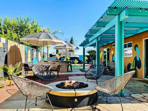 The Jungalow: Luxe Jungle Vibes Meet Modern Desert Living w/ Lagoon Style Pool