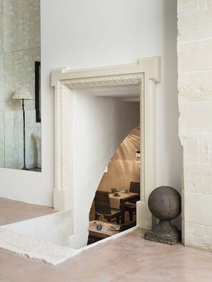 Interior detail - Don Totu  (San Cassiano)