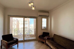 Living area - Cozy Pool & Sea view Chalet (Ras ElHekma)