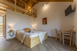 4 bedrooms, iron/ironing board, travel cot, free WiFi